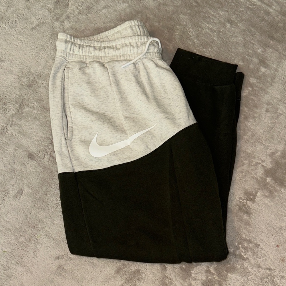 Nike men’s Two-Tone cream and dark green Joggers